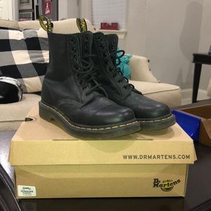 Dr. Martens 1460 pascals